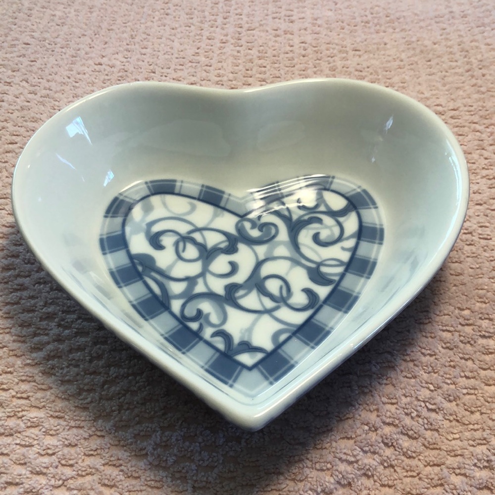 ONEIDA Blue Heather Heart Shaped Baking Dish